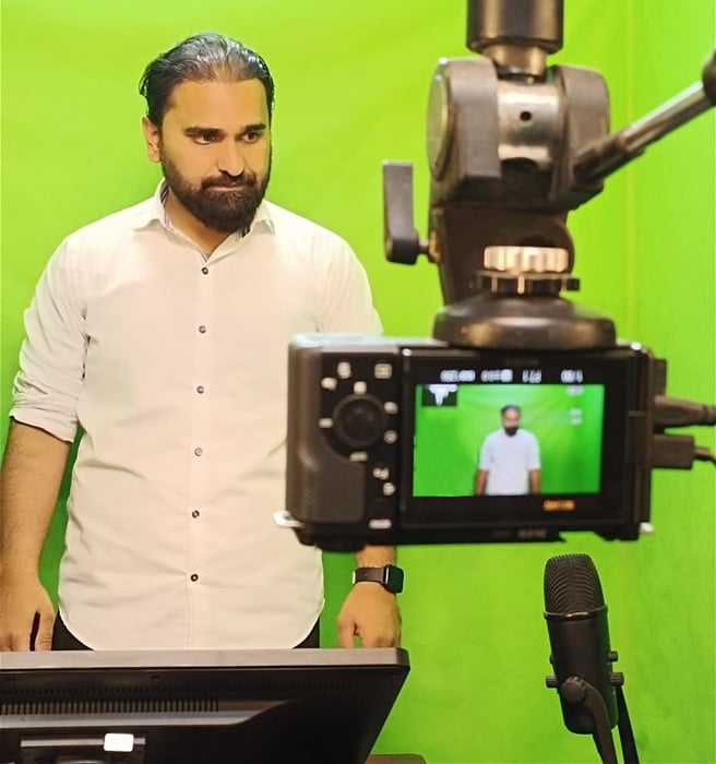 usman_khawar_khan_professional-expertise- providing digital marketing services on social media like facebook, instgram, youtube,etc